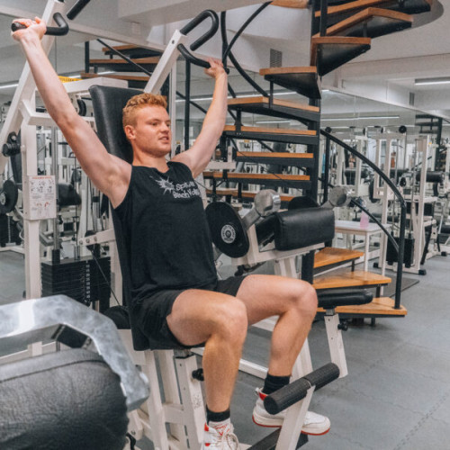 guy on fitness machine